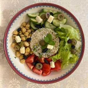 Wholesome Broken Wheat & chick peas Salad 🌾
Fuel your day with grains, greens, and guilt-free flavour
