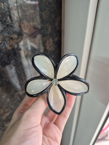 Large Flowers Clip