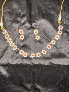 Small Flower Pearl Necklace